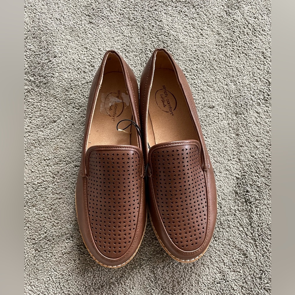 NWOT Simply Comfort Brown Leather Loafers Size 8.5